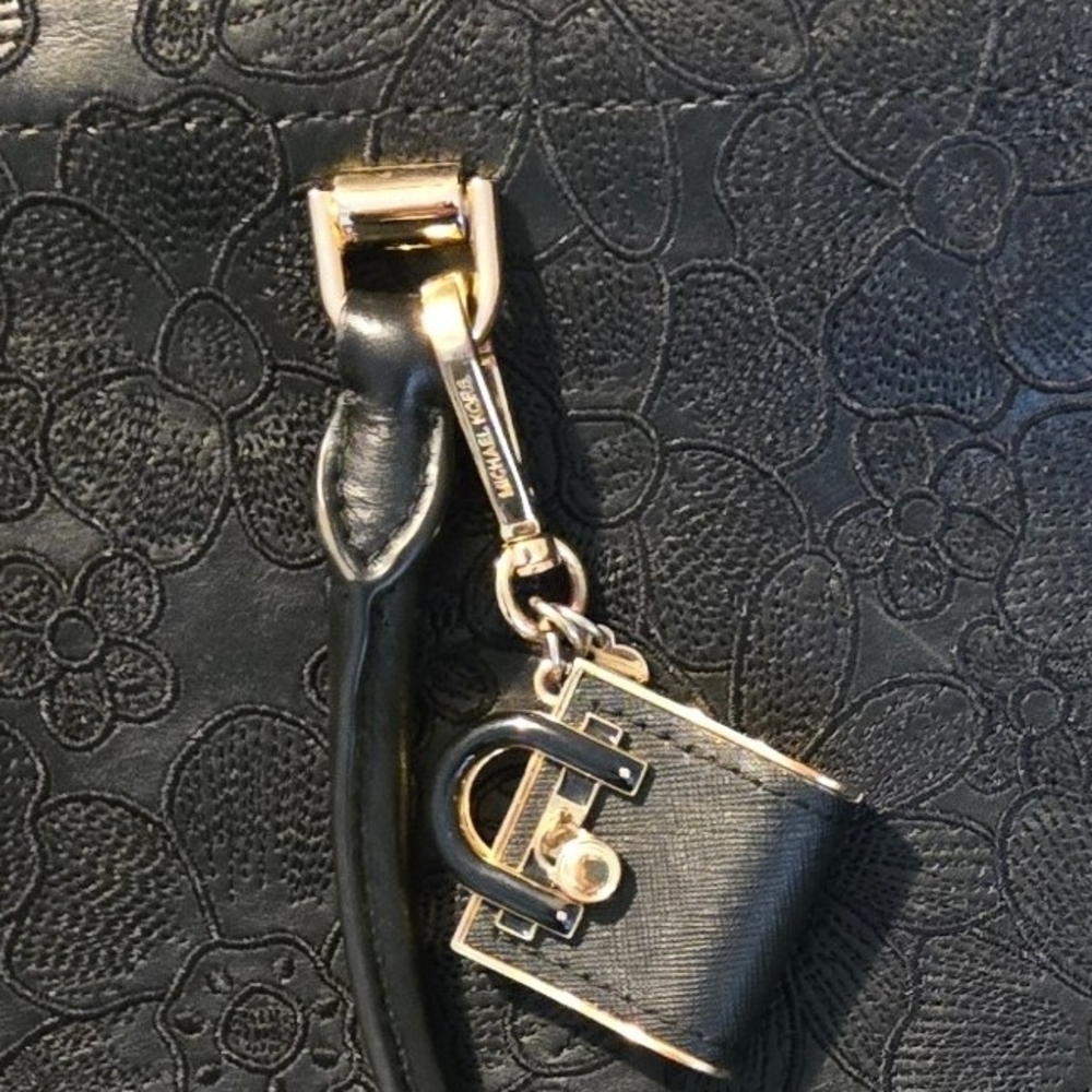 Michael Kors Bennington Black Floral Shoulder Bag - Picture 2 of 9